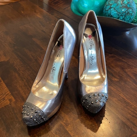 Penny Loves Kenny Silver Platform Heels - Picture 2 of 7